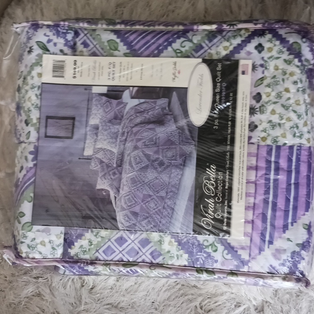 Virah Bella Quilt Collection. 3 pc Full / Queen Size Quilt Set. NWOT.